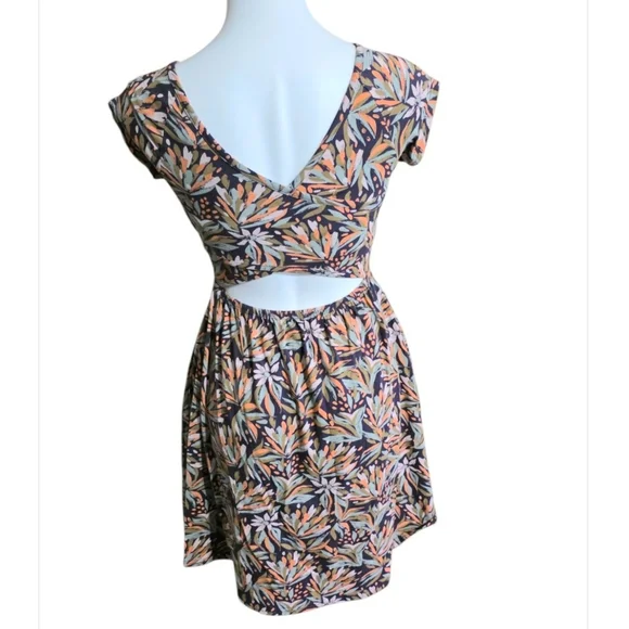 Pact Fit & Flare Cutout Back Dress Fkoral Leaf Pattern Purple Multicolor Size S - Picture 3 of 9